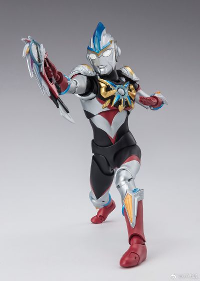 S.H.Figuarts 欧布奥特曼 三重形态