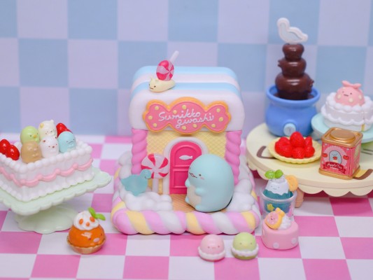 角落小伙伴 兴奋！糖果屋