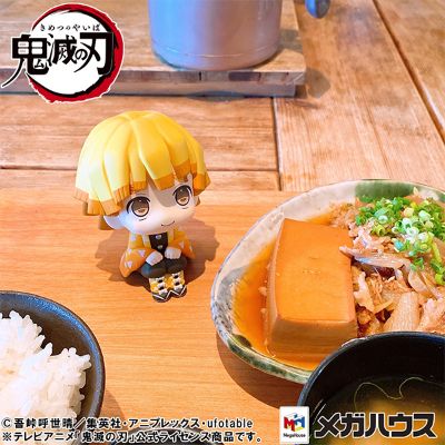 Look up 鬼灭之刃 我妻善逸 微笑