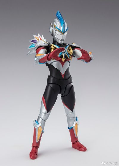 S.H.Figuarts 欧布奥特曼 三重形态
