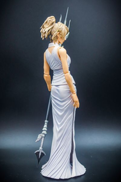 PlayArts改 最终幻想XV 露娜弗蕾娜·诺克斯·芙尔雷