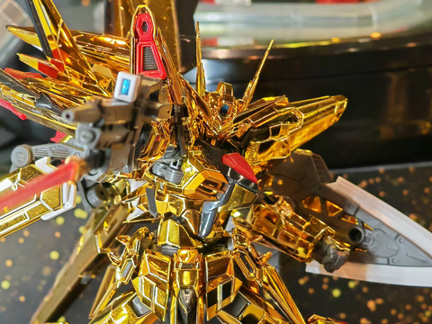 RG 1/144  拂晓高达（大鹫装备）