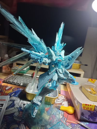 MG 1/100  自由高达 CROSS CONTRAST COLORS / 透明蓝