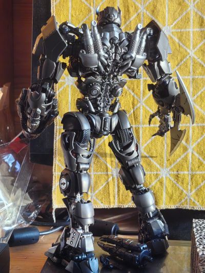 3Z0432 DLX 变形金刚：超能勇士崛起 擎天柱