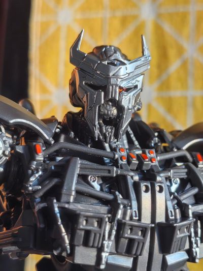 3Z0432 DLX 变形金刚：超能勇士崛起 擎天柱