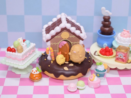 角落小伙伴 兴奋！糖果屋