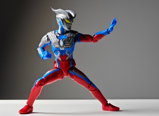 布鲁可超动积木人传奇版 终极赛罗