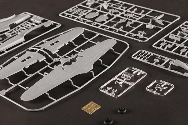 编号：81779 1/48 军用飞机系列 英国“飓风”Mk.ⅡC/TROP