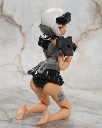 机甲少女 轰雷改（黑色）+ FGM148 标枪反坦克导弹