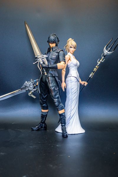 PlayArts改 最终幻想XV 露娜弗蕾娜·诺克斯·芙尔雷