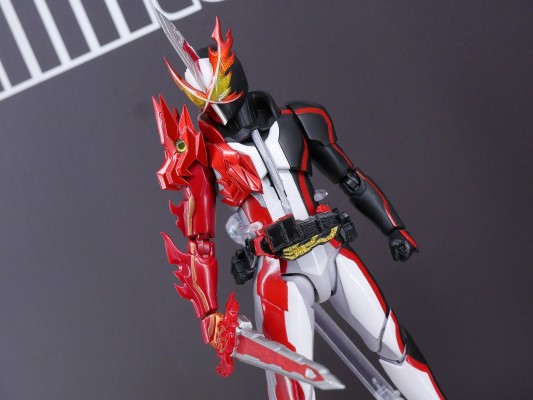 S.H.Figuarts 假面骑士圣刃 勇气之龙 -金属配色版-