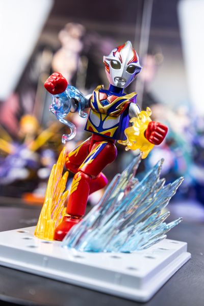 奥特名鉴闪耀版第八弹-凤凰勇者