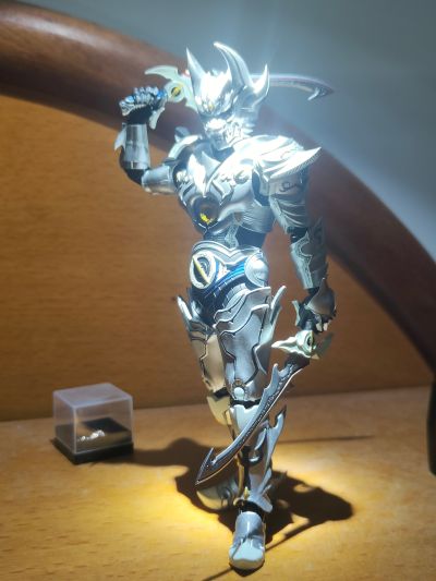 S.H.Figuarts(真骨雕制法) 牙狼 银牙骑士绝狼