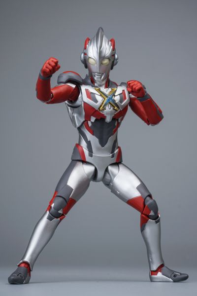 S.H.Figuarts 艾克斯奥特曼 超越型+艾克斯奥特曼（新生代之星）