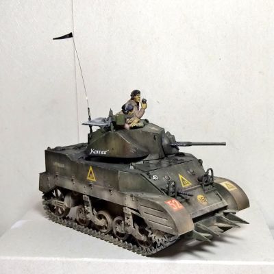 35313 1/35 美国 M5A1轻型坦克 追击作战 套装（附带4个兵人）