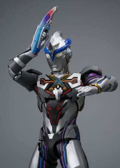 S.H.Figuarts 艾克斯奥特曼 超越型+艾克斯奥特曼（新生代之星）