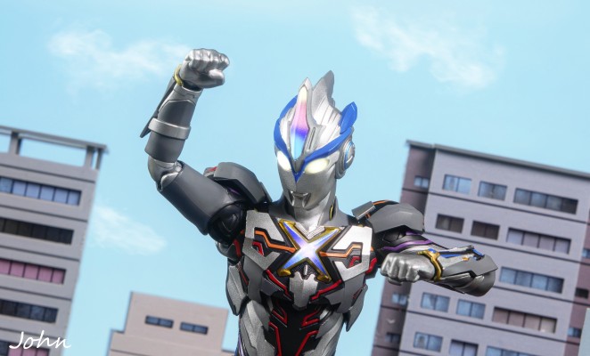 S.H.Figuarts 艾克斯奥特曼 超越型