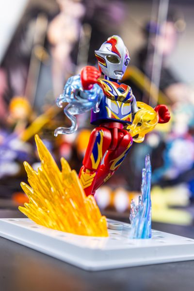 奥特名鉴闪耀版第八弹-凤凰勇者