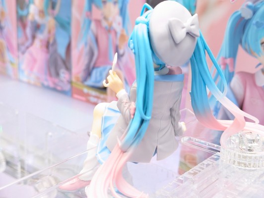 初音未来  压泡面人偶ー恋爱的西装外套ー