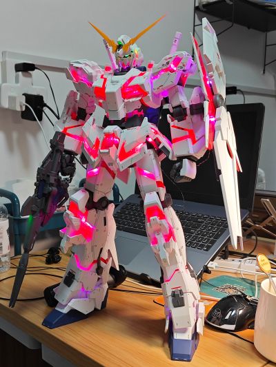 Mega Size 1/48 机动战士高达UC RX-0 独角兽高达 Ver. TWC