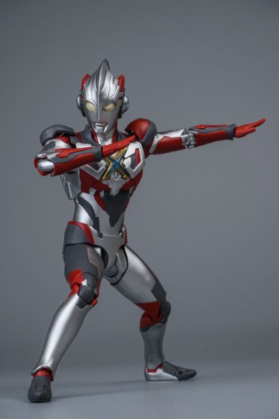 S.H.Figuarts 艾克斯奥特曼 超越型+艾克斯奥特曼（新生代之星）