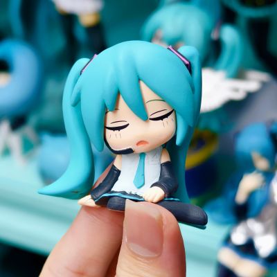 靠肩扭蛋 初音未来