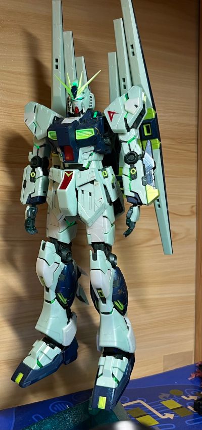 MG 1/100   福冈高达公园专属商品 ν高达 Ka版 (精神感应框架启动配色)