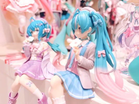 初音未来  压泡面人偶ー恋爱的西装外套ー