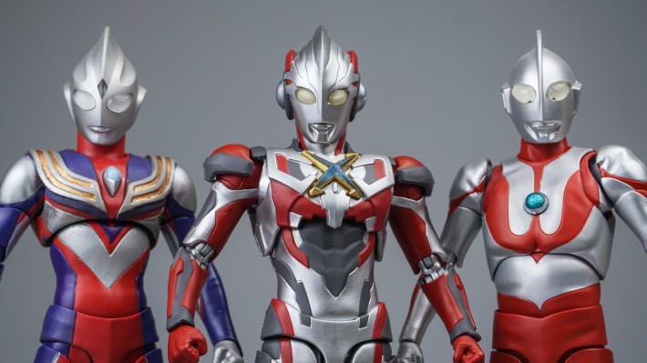 S.H.Figuarts 艾克斯奥特曼 超越型+艾克斯奥特曼（新生代之星）