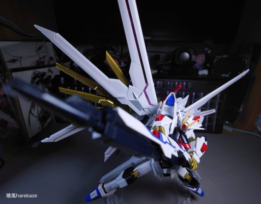 HG   1/144 飞升自由高达