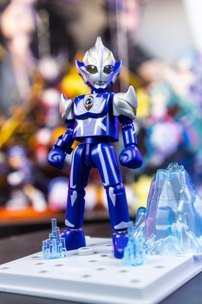 奥特名鉴闪耀版第八弹-凤凰勇者