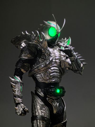 TMS101 - TMS101B 假面骑士暗日（BLACK SUN） 假面骑士影月 珍藏人偶