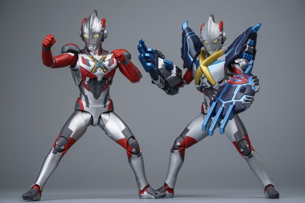 S.H.Figuarts 艾克斯奥特曼 超越型+艾克斯奥特曼（新生代之星）