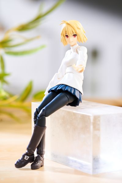 figma#574 女性素体 （千秋）与 露肩毛衣连衣裙