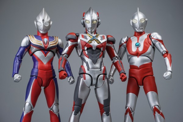 S.H.Figuarts 艾克斯奥特曼 超越型+艾克斯奥特曼（新生代之星）