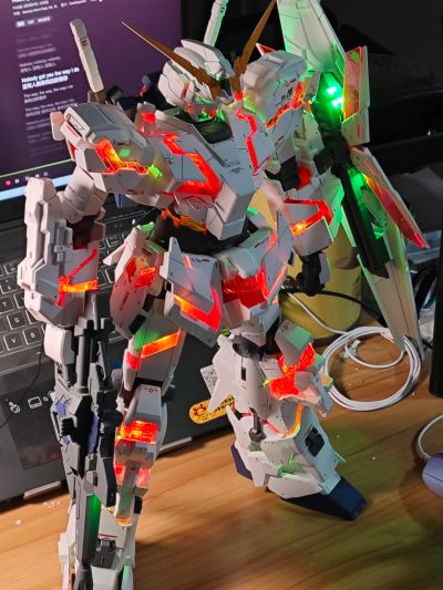 Mega Size 1/48 机动战士高达UC RX-0 独角兽高达 Ver. TWC