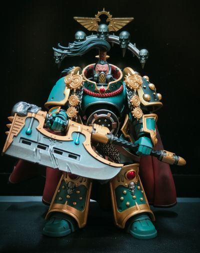 战锤:荷鲁斯叛乱 荷鲁斯之子 配备能量斧的执政官