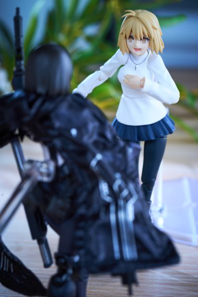 figma#574 女性素体 （千秋）与 露肩毛衣连衣裙