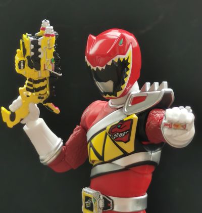 S.H.Figuarts(真骨雕制法)  兽电战队强龙者 强龙红