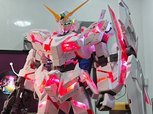 Mega Size 1/48 机动战士高达UC RX-0 独角兽高达 Ver. TWC