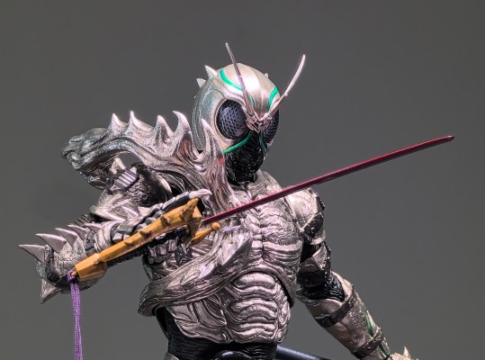 TMS101 - TMS101B 假面骑士暗日（BLACK SUN） 假面骑士影月 珍藏人偶