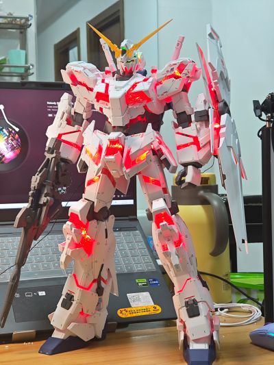 Mega Size 1/48 机动战士高达UC RX-0 独角兽高达 Ver. TWC