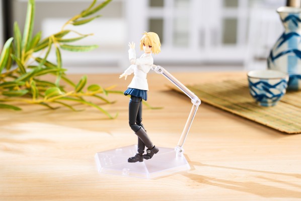 figma#574 女性素体 （千秋）与 露肩毛衣连衣裙