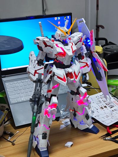 Mega Size 1/48 机动战士高达UC RX-0 独角兽高达 Ver. TWC
