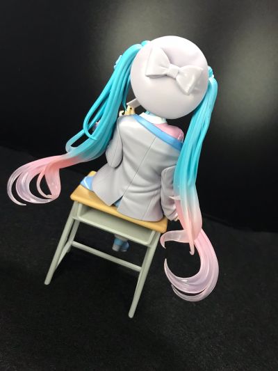 初音未来  压泡面人偶ー恋爱的西装外套ー