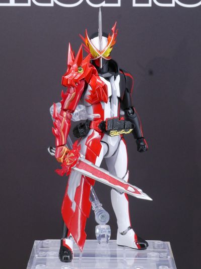S.H.Figuarts 假面骑士圣刃 勇气之龙 -金属配色版-