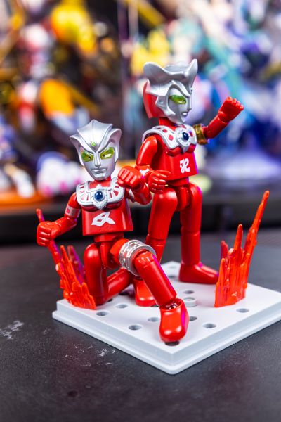 奥特名鉴闪耀版第八弹-凤凰勇者