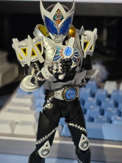 S.H.Figuarts(真骨雕制法)  假面骑士蛇牙