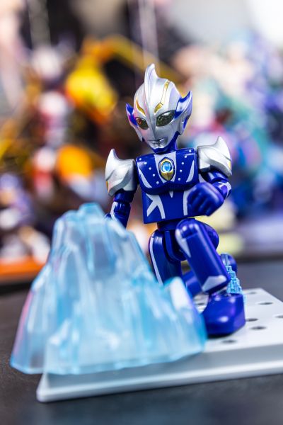 奥特名鉴闪耀版第八弹-凤凰勇者