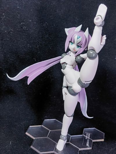 机械新人类 MLL-V2 素体 玛卡翁